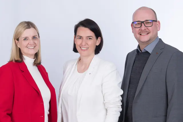 Das bewährte Führungsduo Daniela Kampfl und Patrick Taxacher mit Landesobfrau Barbara Thaler. | Foto: Simon Fischler