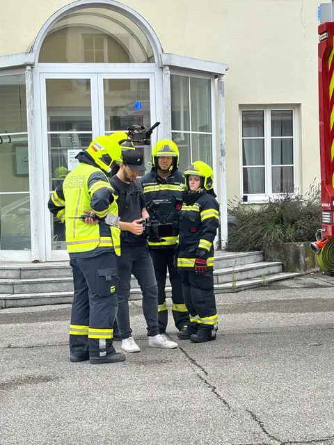 Kurze Besprechung vor dem Dreh der nächsten Szene. | Foto: MeinBezirk