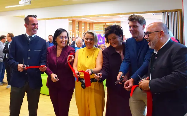 Feierlich wurde die neue Polytechische Schule in Weiz mit Ehrengästen eröffnet. | Foto: Mein Bezirk / Leonie Herrmann