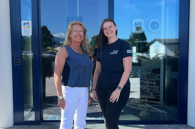 Jane-Beryl Simmer mit LehrlingsRedakteurin Eva-Maria Forstinger. | Foto: Sihga GmbH