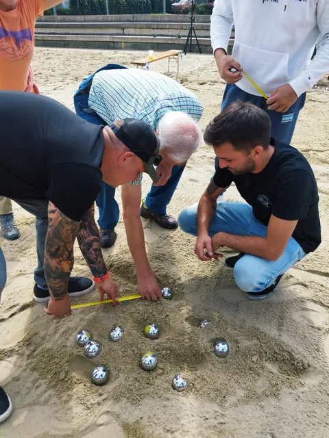 Das Massband spielt bei der Entscheidung eine wichtige Rolle. | Foto: SPG Innsbruck West