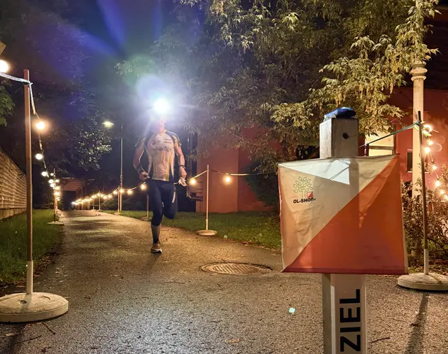 Der mit Lichterketten ausgeleuchtete Ziel-Einlauf beim JUFA Leibnitz begeisterte alle Athletinnen und Athleten. | Foto: Susanne Hartinger