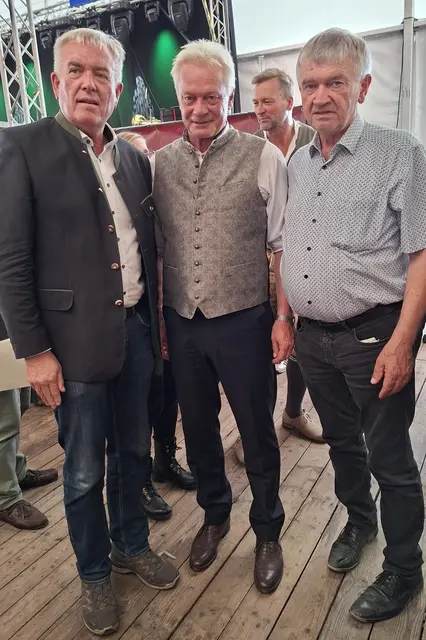 UBV Präsident Karl Keplinger aus Helfenberg, Bundeslandwirtschaftsminister Alois Rainer CSU und UBV Organisationsreferent Johann Großpötzl (v. l.).
 | Foto: UBV