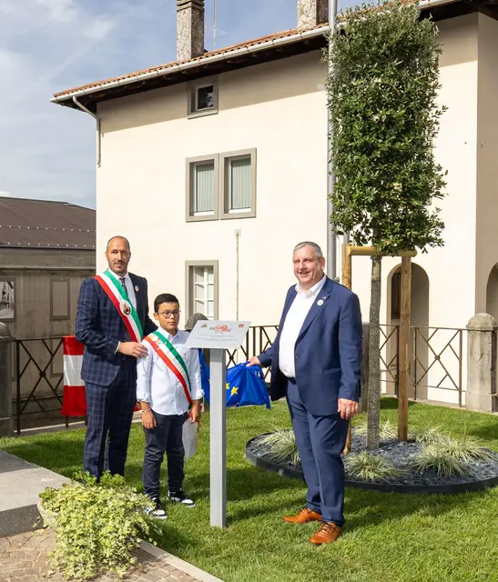 Die Bürgermeister Roberto Revelant und Fritz Feichtinger. | Foto: Stefano Pistis/Gemona