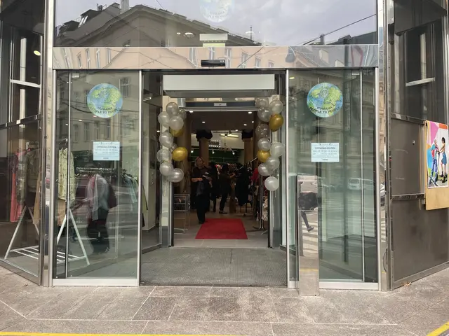 Ob fehlender Knopf oder kleines Loch: Im Humana auf der Wiedner Hauptstraße werden demnächst Klamotten repariert. | Foto: Salme Taha Ali Mohamed