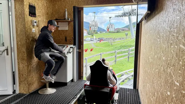 Noah Zupancic lernt alle Bereiche der Seilbahntechnik kennen. | Foto: Bad Kleinkirchheimer Bergbahnen