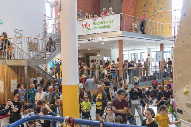 Die Steirischen Landesmeisterschaften zogen eine große Schar Besucherinnen und Besucher in die Naturfreunde Kletterhalle in Fürstenfeld. | Foto: Valerie Sammer