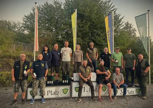 Walter Ofenauer, Thomas Exler, Andrea und Johann Meisel, Karl und Petra Wimmer, Rudi, Sepp und Florian Dorn, Rudi Hutterer, Erwin Karl, Stefan Swoboda, Gerhard Thüringer und Oberschützenmeister Josef Kohzina. | Foto: Schützenverein-Mistelbach