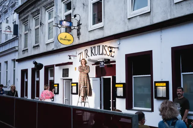 Seit 45 Jahren besteht die Kulisse in der Rosensteingasse 39 schon. Am Mittwoch, 8. Oktober, feiert sie ihren Geburtstag.  | Foto: Christopher Glanzl