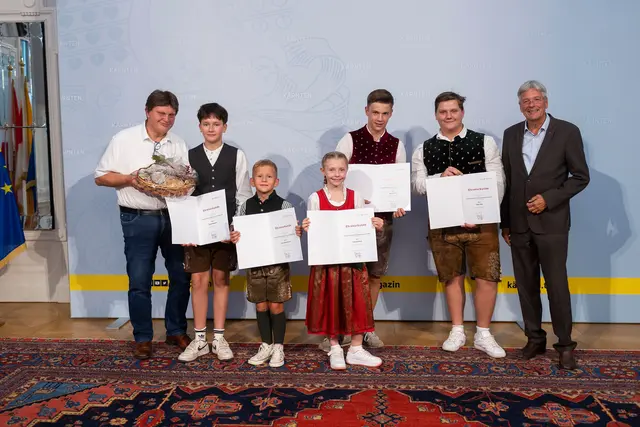 LH Peter Kaiser ehrte die Schülerinnen und Schüler der Musikschule Katholnig. | Foto: LPD Kärnten/Peter Just