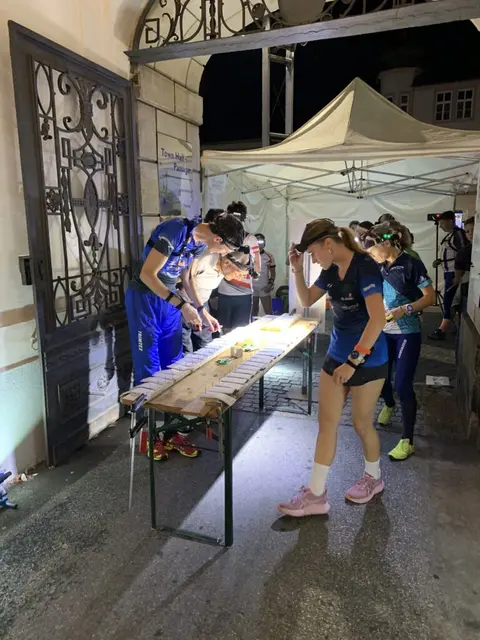 Beim Leibnitzer Rathaus war Start in den Nacht-Orientierungslauf. | Foto: Leibnitzer AC