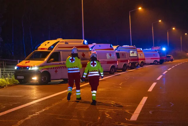 30 Rotkreuz-Fahrzeuge aus zwei Bundesländern bzw. vier Bezirken waren Bestandteil der Großübung. | Foto: Luttenberger, Thormann, Hasiwar, Kury, Wonisch | DOKUteam Rotes Kreuz Stmk.