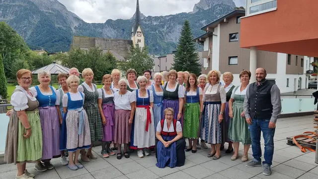 Der Verein Lebensfreude besteht aus 40 ehrenamtlichen Mitgliedern.  | Foto: Hannelore Schwaighofer