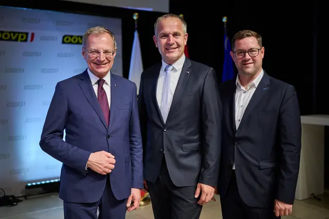 Landeshauptmann Thomas Stelzer, Bezirksparteiobmann Christian Mader und OÖVP-Landesgeschäftsführer Florian Hiegelsberger | Foto: Peter Christian Mayr