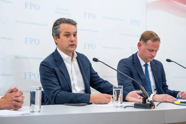 Parteichef Dominik Nepp (l.) sowie Stadtwerkesprecher Klemens Resch warnten vor Kostenexplosion und Verzögerung beim Mega-Projekt U2/U5. | Foto: Valentina Marinelić/MeinBezirk