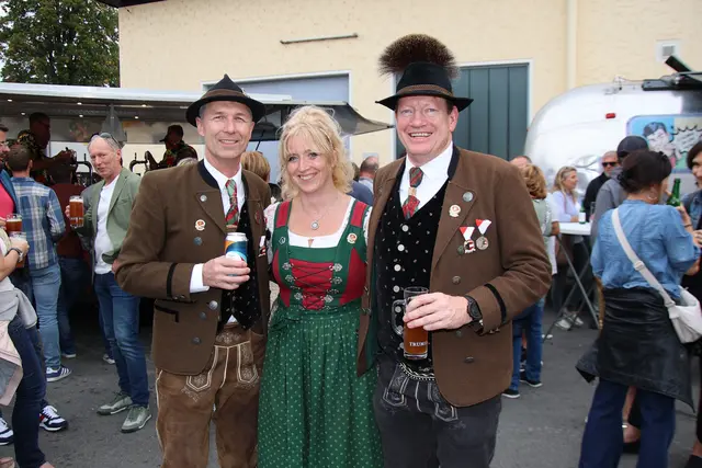 Festlich: Franz Kriechhammer, Caro und Andi Seidl.