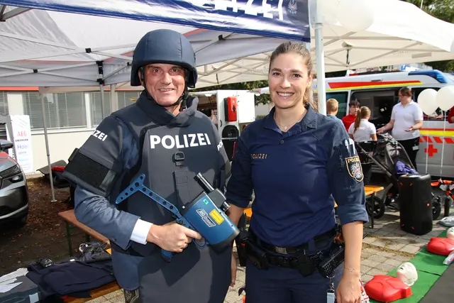 Vizebürgermeister Piero Ploner mit Victoria Laimer.