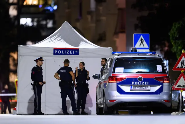 In der Vorgartenstraße in der Leopoldstadt sind Dienstagabend mehrere Schüsse gefallen. Die Polizei ist mit einem Großaufgebot vor Ort. | Foto: MAX SLOVENCIK / APA / picturedesk.com