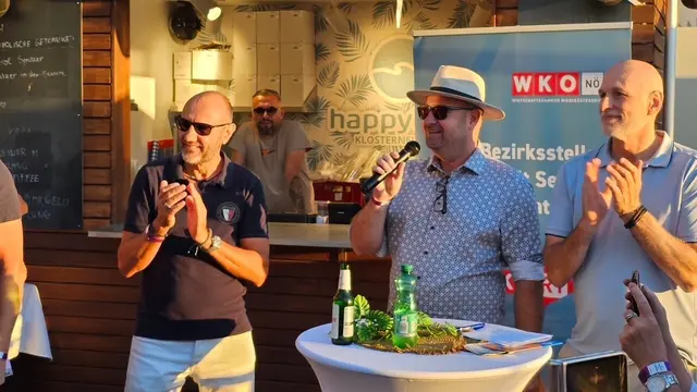 WKNÖ-Außenstellenleiter Friedrich Oelschlägel, WKNÖ-Außenstellenobmann Markus Fuchs und Happyland-Geschäftsführer Wolfgang Ziegler bei der Summer Lounge. | Foto: Michael Ruttner