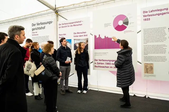 Auf der Freyung dreht sich bald alles um die Verfassung. Am 26. und 27. September findet nämlich die 105. Geburtstagsfeier jener statt.  | Foto: Achim Bieniek