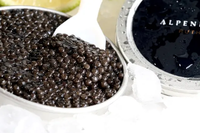 Während andere Kaviarproduzenten meistens nur den Rogen ernten, setzt Helmut Schlader bei seinem Alpenkaviar auf das Prinzip "from fin to tail".  | Foto: Helmut Schlader