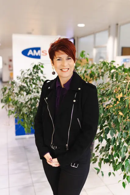 Eva Wienerroither, Geschäftsstellenleiterin des AMS Schwechat, sieht in KI sowohl Chance als auch Risiko. | Foto: AMS Schwechat