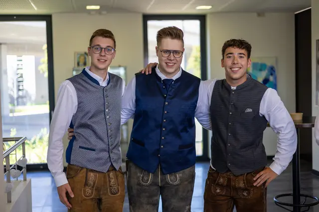 Simon Hofer aus St. Agatha, der neu gewählte Landesobmann Marcel Scheimer aus Steyr, und Tobias Schönleitner aus Peuerbach (v.l.n.r).
 | Foto: Eli Feik