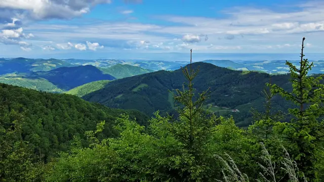 Ein eindrucksvoller Ausblick auf die umgebende Berglandschaft! ... | Foto: © Silvia Plischek