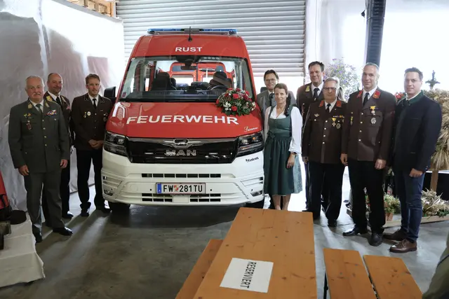 Michael Lippert, Christian Burkhart, Gerald Huber, Bgm. Bernhard Heinl, Susanne Grießler, Norbert Ganser, Josef Nußbaumer, Ferdinand Donabaum, LA Bernhard Heinreichsberger | Foto: Marktgemeinde Michelhausen