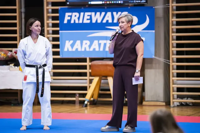 Bürgermeisterin Claudia Schlager bei der Jubiläumsfeier in der Mittelschule Mattersburg.  | Foto: Frieways-Karateklub