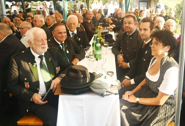 Das Festzelt war bis auf den letzten Platz gefüllt. | Foto: Johann Zugschwert