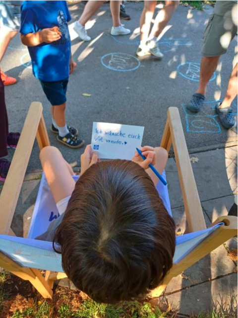 Was wünschst du dir vom Fair Play Team? Besucherinnen und Besucher konnten einen Brief an die Gruppe schreiben. | Foto: Institut für Erlebnispädagogik