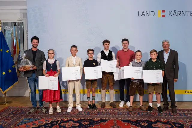 LH Peter Kaiser ehrte die Schülerinnen und Schüler der Musikschule Schuschnig. | Foto: LPD Kärnten/Peter Just