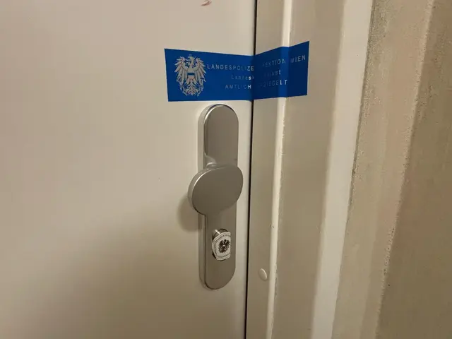 Nachdem Anrainer mehrere Schüsse in der Vorgartenstraße gehört haben, hat die alarmierte Polizei am Dienstagabend zwei Tote aufgefunden.  | Foto: Johannes Reiterits/MeinBezirk