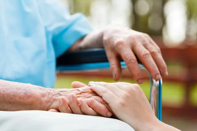 Experten aus dem FSW-Kundenservice sowie von Partnerorganisationen stehen vor Ort bereit, um Fragen zu Themen wie Hauskrankenpflege zu beantworten. | Foto: Lighthunter/Panthermedia