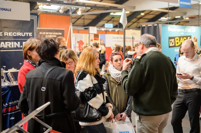 Beim Berufserlebnistag haben die Besucher die Möglichkeit, die Firmen aus dem Bezirk vor Ort kennenzulernen und Schnuppertermine auszumachen.  | Foto: Smarterpix/ifeelstock
