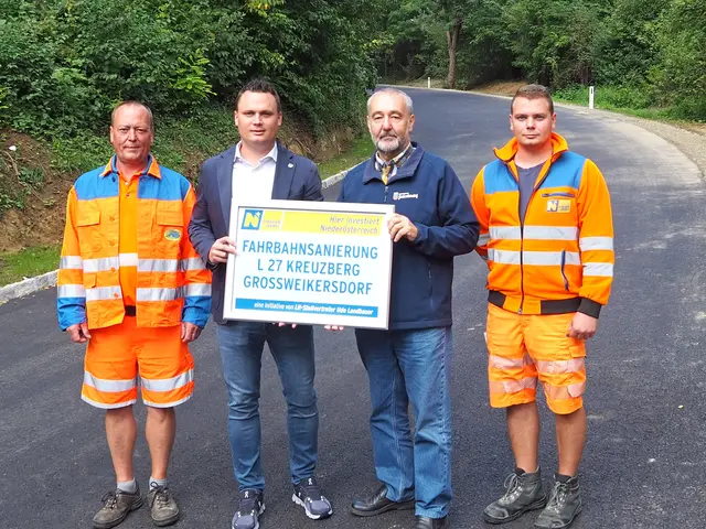 Josef Stopfer (Strm. Kirchberg/Wagram), LA Andreas Bors (i.V. von LH-Stellvertreter Udo Landbauer), Bürgermeister Alois Zetsch (Marktgemeinde Großweikersdorf), Dominik Neubauer (Strm. Kirchberg/Wagram). | Foto:  Land NÖ