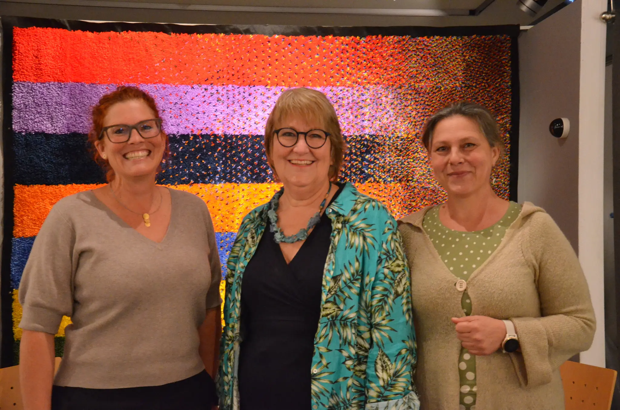 -OBACHT-Eine-textil-tiefgr-ndige-Ausstellung