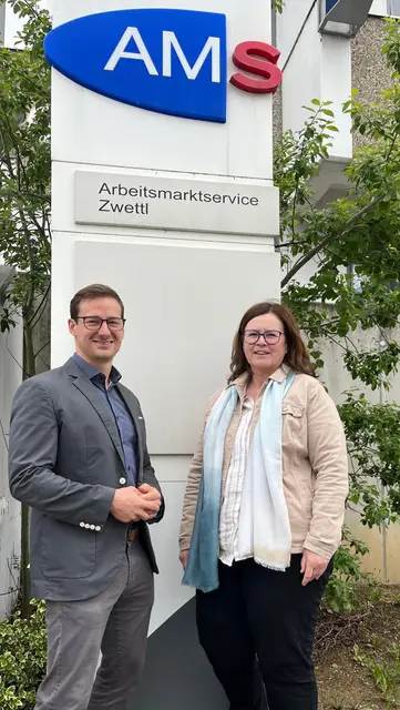 Claudia Doleschal (stv. Geschäftsstellenleiterin) und Stefan Waldhäusl (Abteilungsleiter/designierter Geschäftsstellenleiter) | Foto: AMS Zwettl