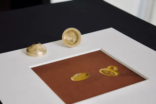 Niko Hufnagl stellte bei seiner Meisterprüfung einen besonderen Ring aus 18 Karat Gelbgold her. | Foto: Sarah Marie Piskur / MeinBezirk