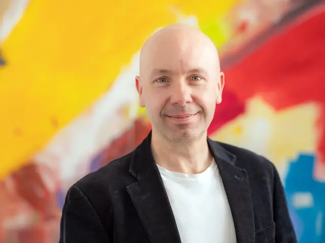 Betreiber Roland Surböck bietet damit Jobsuchenden eine zentrale Anlaufstelle. | Foto: Emil Jovanov Photography