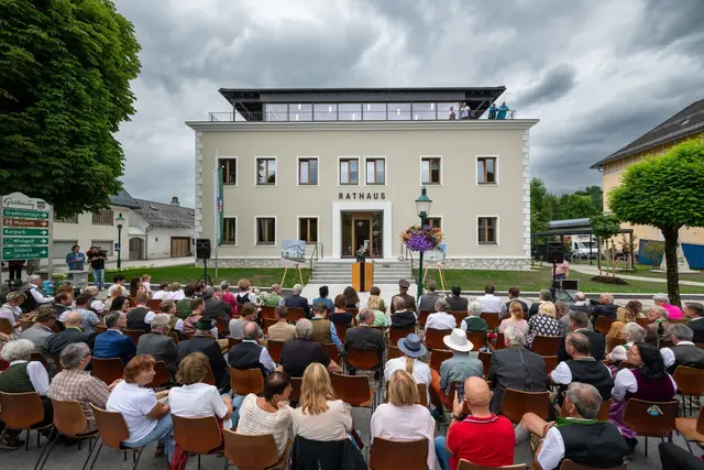 Das neue Rathaus wurde Ende Juni nach einer einjährigen Bauzeit im Beisein zahlreicher Bürgerinnen und Bürger wiedereröffnet. | Foto: Gemeinde Gröbming