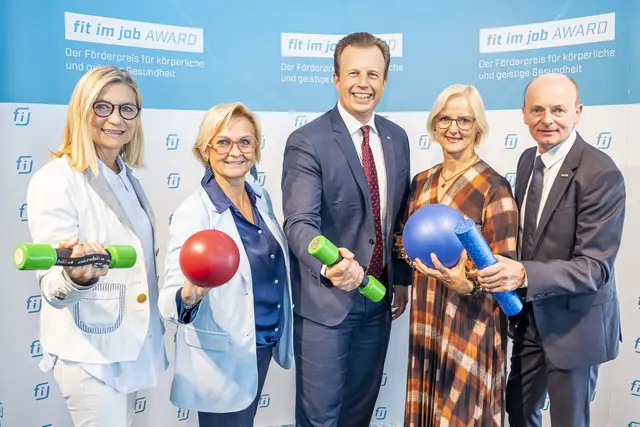 Gemeinsam für mehr betriebliche Gesundheitsförderung im Einsatz: v.l.: Fachgruppenobfrau Daniela Gmeinbauer, WKO-Vizepräsidentin Gabi Lechner, Gesundheitslandesrat Karlheinz Kornhäusl, BVAEB-Direktorin Christa Hörzer, Fachgruppenobmann Klaus Friedl | Foto: Fischer