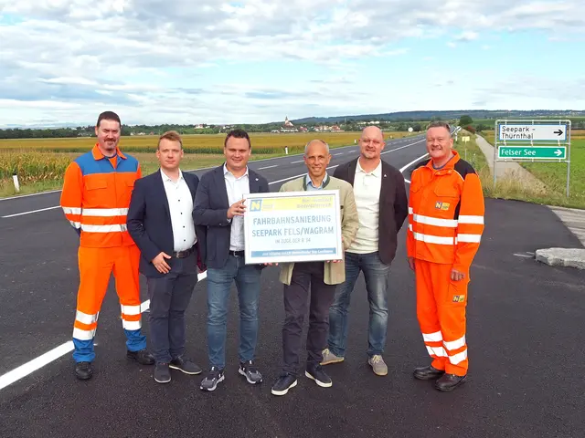Martin Kowaritsch (Strm. Kirchberg/Wagram), Philipp Glinz (NÖ Straßenbauabteilung Tulln), LA Andreas Bors (i.V. von LH-Stellvertreter Udo Landbauer), Bürgermeister Hannes Zimmermann (Marktgemeinde Fels/Wagram), Andreas Stocker (Leiter der Strm. Kirchberg/Wagram), Andreas Geigenberger (Strm. Kirchberg/Wagram). | Foto: Land NÖ
