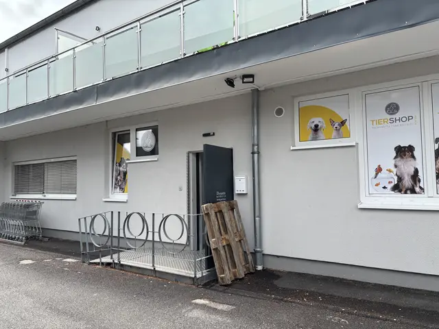 Der Postpartner "Tierfreund" verlässt die Richtstraße wieder.  | Foto: Birgit Gehrke 