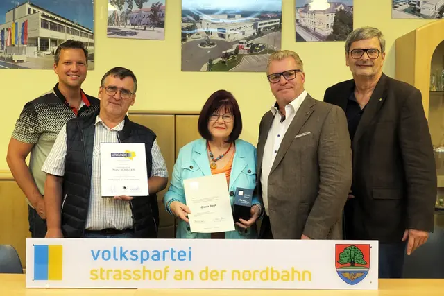 Im Rahmen des Parteitags wurden auch langjährige Funktionsträger ausgezeichnet. | Foto: VP Strasshof