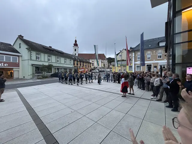 Die Musikkapelle Gschaid, bei der Katharina Höller aktiv ist, sorgte für den klangvollen Empfang am Hauptplatz von Pinggau. | Foto: MeinBezirk/ Alexander Krausler