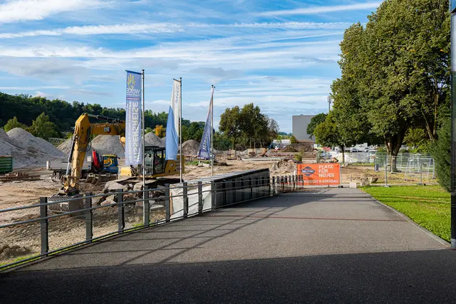 Im Welser Messegelände fällt eine Halle nach der anderen und ebnet die Fläche für die Arbeiten am neuen Volksgarten. | Foto: Stadt Wels