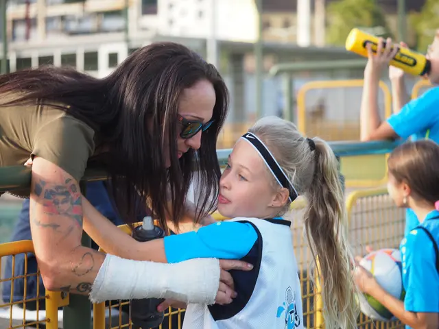 In der Trainingspause gab's für Annie ein Küsschen ihrer Mama. | Foto: Gaube