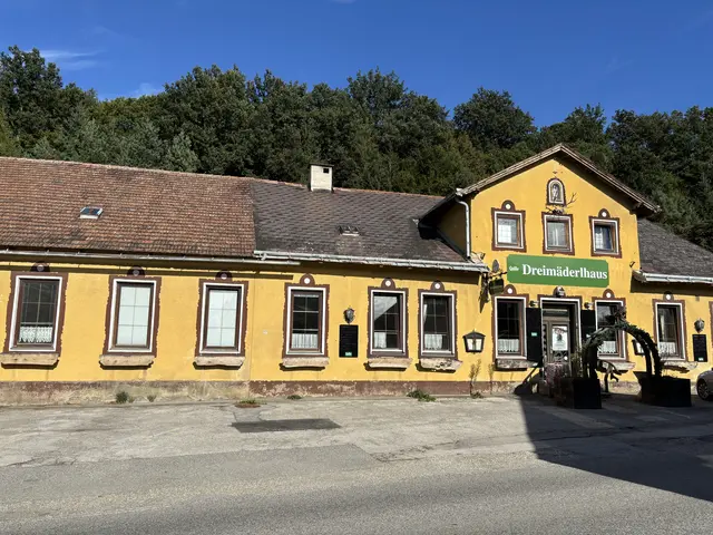 Das Traditionsgasthaus "Dreimäderlhaus" in Wolfsgraben sperrt mit 28.09.2025 zu. | Foto: Lauren Fahrenberger / MeinBezirk